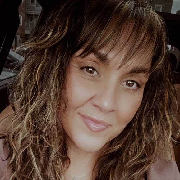 Meet your Posher, April - Picture 2 of 2